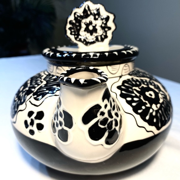 Teapot Blue Sky Heather Goldminc Cambria Nouveau Black Cream Teapot 2012 Floral - Picture 6 of 11